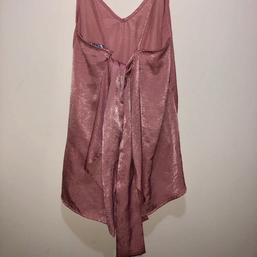 Beautiful Backless Top - Picture 2 of 3
